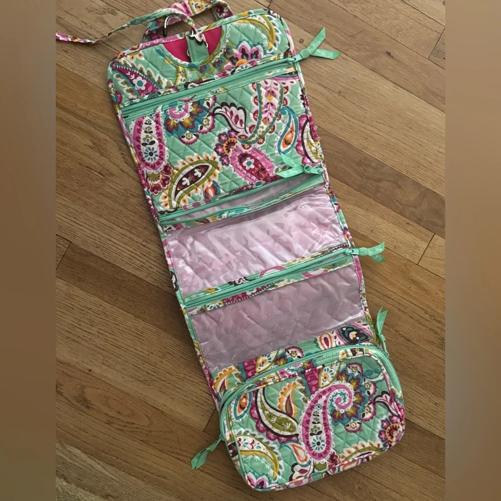 Vera Bradley Multicolor Paisley travel toiletry makeup Organizer folds & hangs